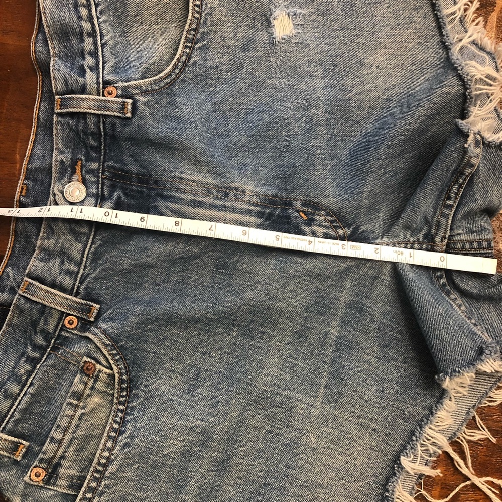Levi’s custom cutoff distressed denim shorts - Picture 5 of 8